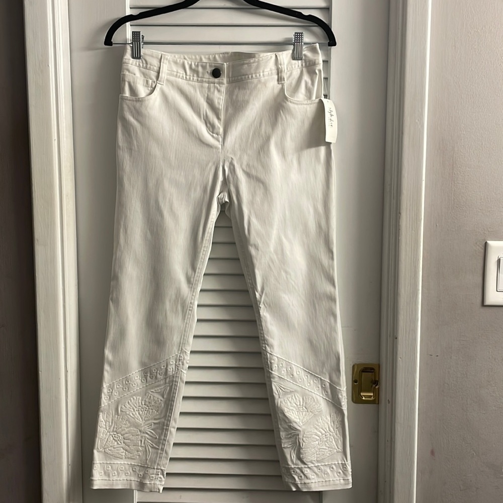 NWT Style & Co. Cropped White Low Rise Denim Pants; Size 4P;Embroidered Hem